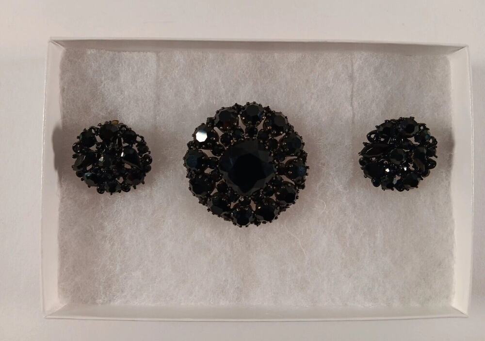 Lisner Black Signed Brooch & Clip On Earrings Set Facet Enamel Stones Metal